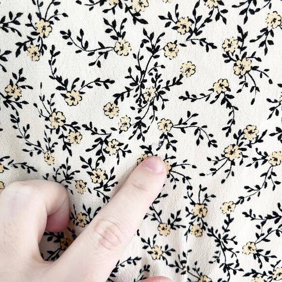 Cupcakes and Cashmere Roxbury Ditsy Floral Dress - Picture 11 of 11